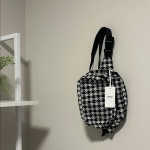 BAGGU Black and White Pixel Gingham Belt Bag